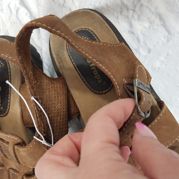 BareTraps "All Star" Leather Sandals - Picture 7 of 10